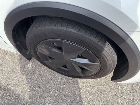 Used 2025 Toyota Prius LE image 12