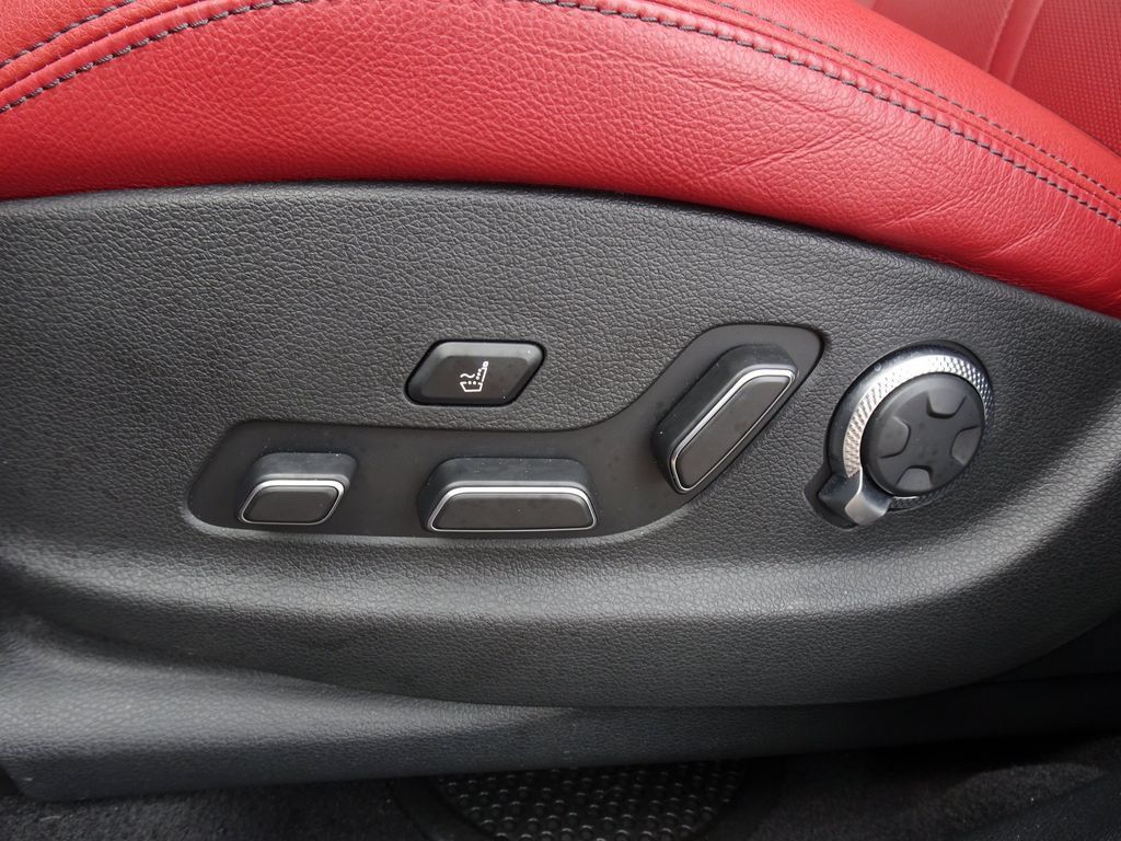 Used 2025 Genesis GV70 3.5T Sport AWD/4WD image 11
