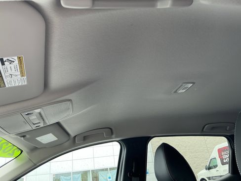 Used 2025 Nissan Kicks SR AWD/4WD image 12
