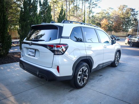 Used 2025 Subaru Forester Premium image 10