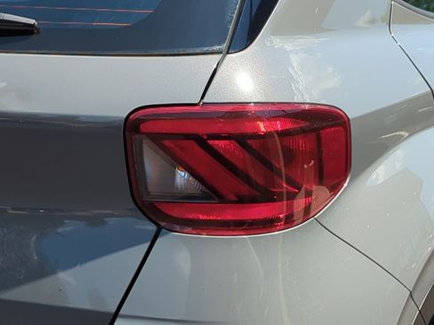 Used 2020 Hyundai Venue SEL FWD image 16
