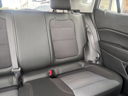 Used 2025 Chevrolet Trax LT FWD image 35