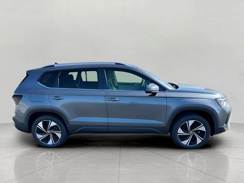 New 2025 Volkswagen Taos SE AWD/4WD image 8