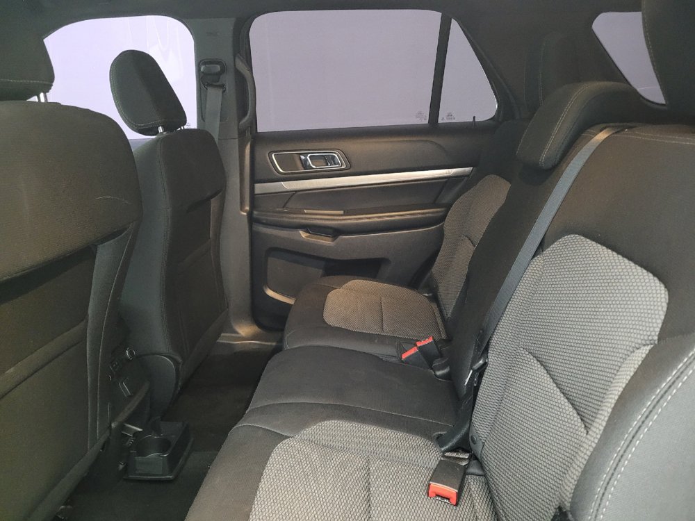 Used 2018 Ford Explorer XLT AWD/4WD image 18