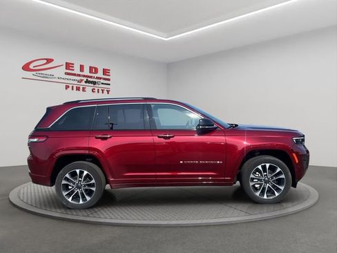 Used 2023 Jeep Grand Cherokee Overland w/ Luxury Tech Group IV AWD/4WD image 11