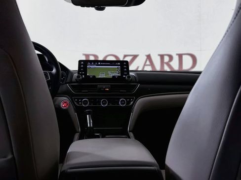 Used 2018 Honda Accord Touring image 31