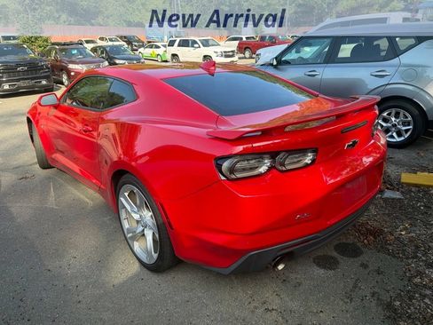 Used 2019 Chevrolet Camaro SS RWD image 6