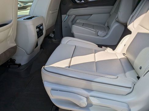 Certified 2023 GMC Yukon XL Denali w/ Denali Reserve Package AWD/4WD image 21
