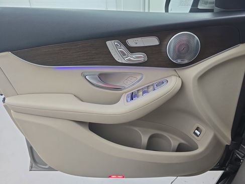 Used 2021 Mercedes-Benz GLC 300 4MATIC image 27