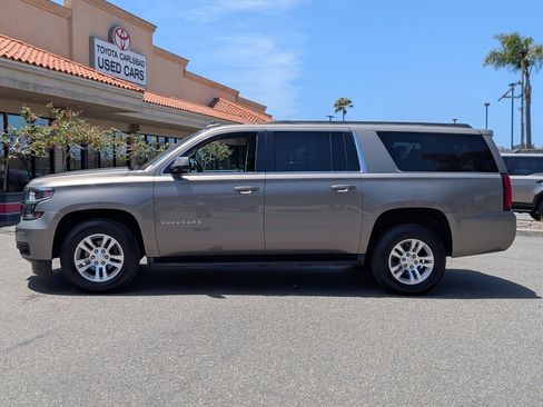 Used 2018 Chevrolet Suburban LS RWD image 12