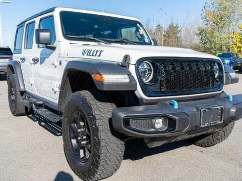 Used 2024 Jeep Wrangler Unlimited image 4