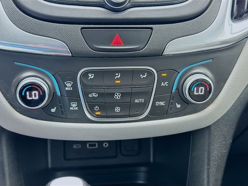 Used 2020 Chevrolet Equinox LT image 12