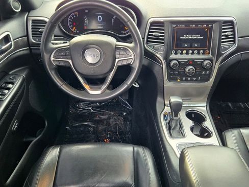 Used 2018 Jeep Grand Cherokee Limited image 18
