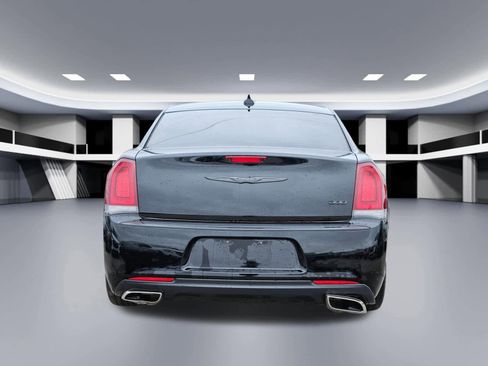 Used 2023 Chrysler 300 Touring w/ Sport Appearance Package image 5