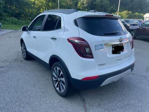 Used 2021 Buick Encore Preferred AWD/4WD image 3