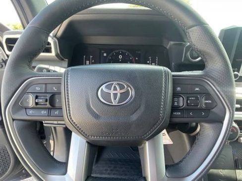 New 2026 Toyota 4Runner SR5 AWD/4WD image 18