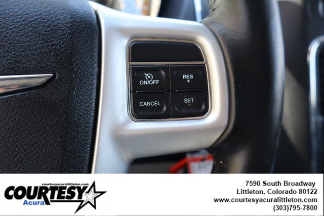 Used 2015 Chrysler Town & Country Touring FWD image 12