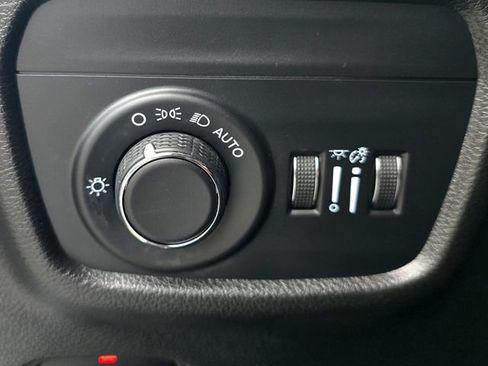 Used 2025 Jeep Grand Cherokee Laredo X w/ Luxury Tech Group I image 19