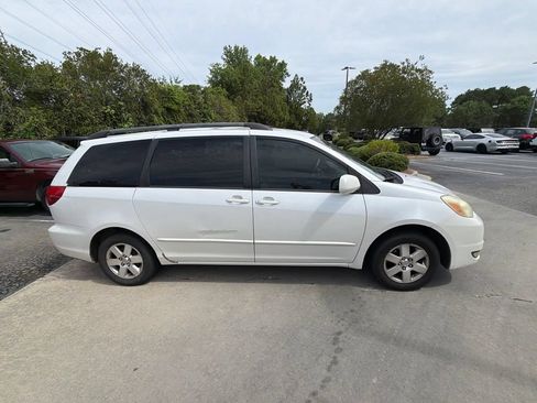Used 2004 Toyota Sienna XLE FWD image 2