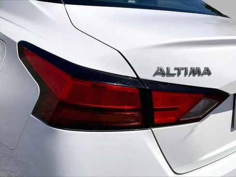 Used 2025 Nissan Altima 2.5 SR FWD image 28