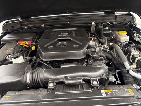 Used 2022 Jeep Wrangler Sport AWD/4WD image 18