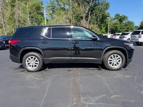 Used 2021 Chevrolet Traverse LT FWD image 5