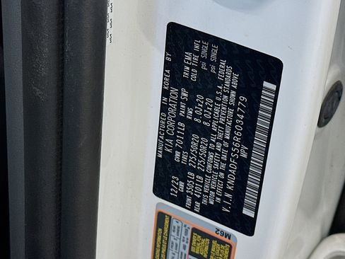 Used 2024 Kia EV9 Land image 12