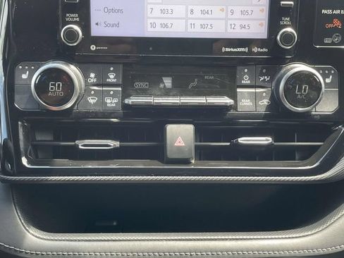 Used 2022 Toyota Highlander XSE AWD/4WD image 21