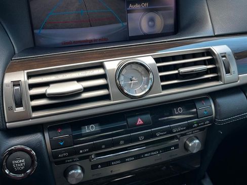 Used 2013 Lexus LS 460 w/ Comfort Pkg RWD image 20