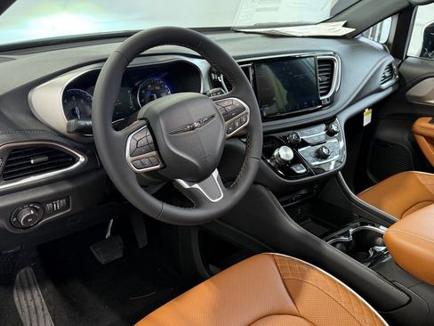 New 2026 Chrysler Pacifica Pinnacle w/ Trailer Tow Group image 21