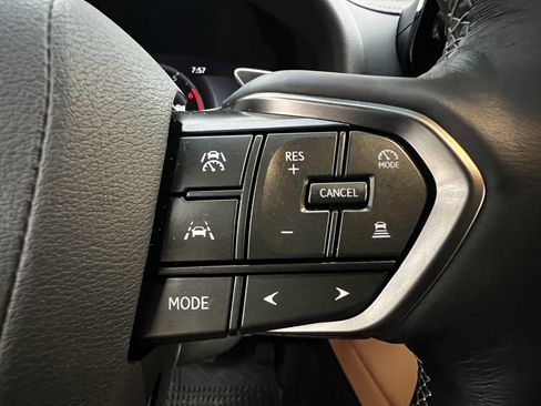 Used 2025 Lexus LX 600 4WD w/ Luxury Package image 20