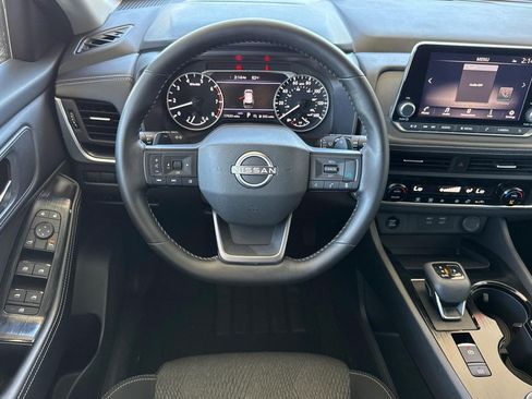 Used 2025 Nissan Rogue SV AWD/4WD image 27