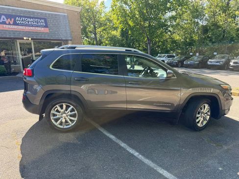 Used 2017 Jeep Cherokee Limited AWD/4WD image 8