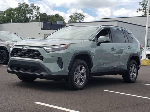 Used 2023 Toyota RAV4 XLE AWD/4WD image 2