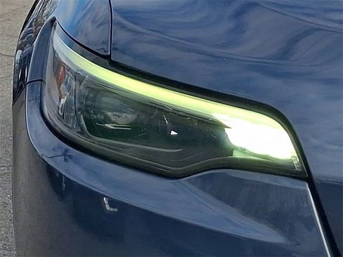 Used 2021 Jeep Cherokee Latitude Lux w/ Comfort/Convenience Group image 11