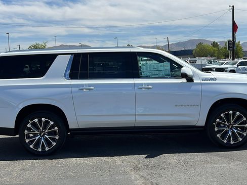 New 2025 Chevrolet Suburban High Country image 4