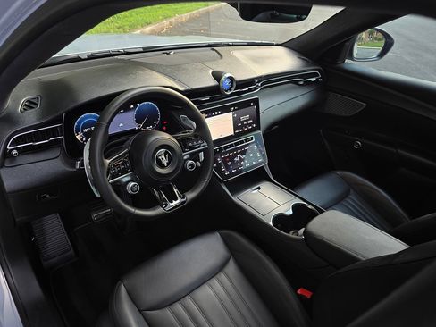 Used 2023 Maserati Grecale GT AWD/4WD image 2