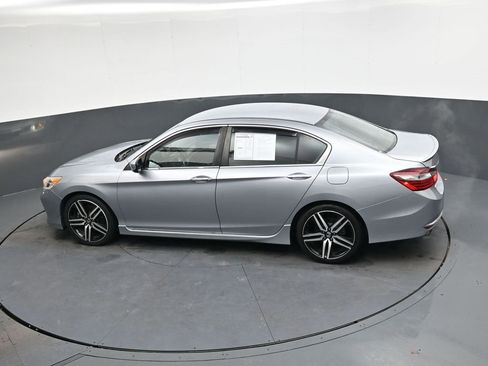 Used 2017 Honda Accord Sport image 29