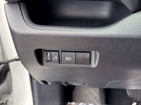 Used 2025 Toyota RAV4 XLE AWD/4WD image 25