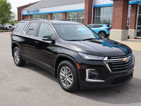 Used 2023 Chevrolet Traverse LT FWD image 4