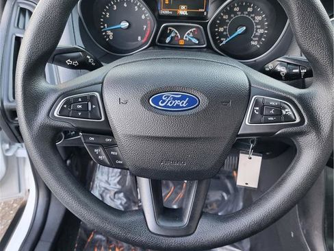 Used 2015 Ford Focus SE FWD image 15