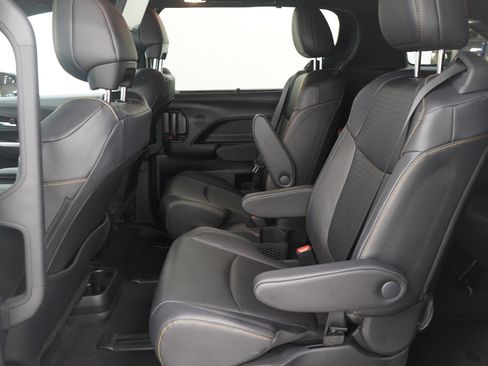 Used 2025 Toyota Sienna XSE image 15