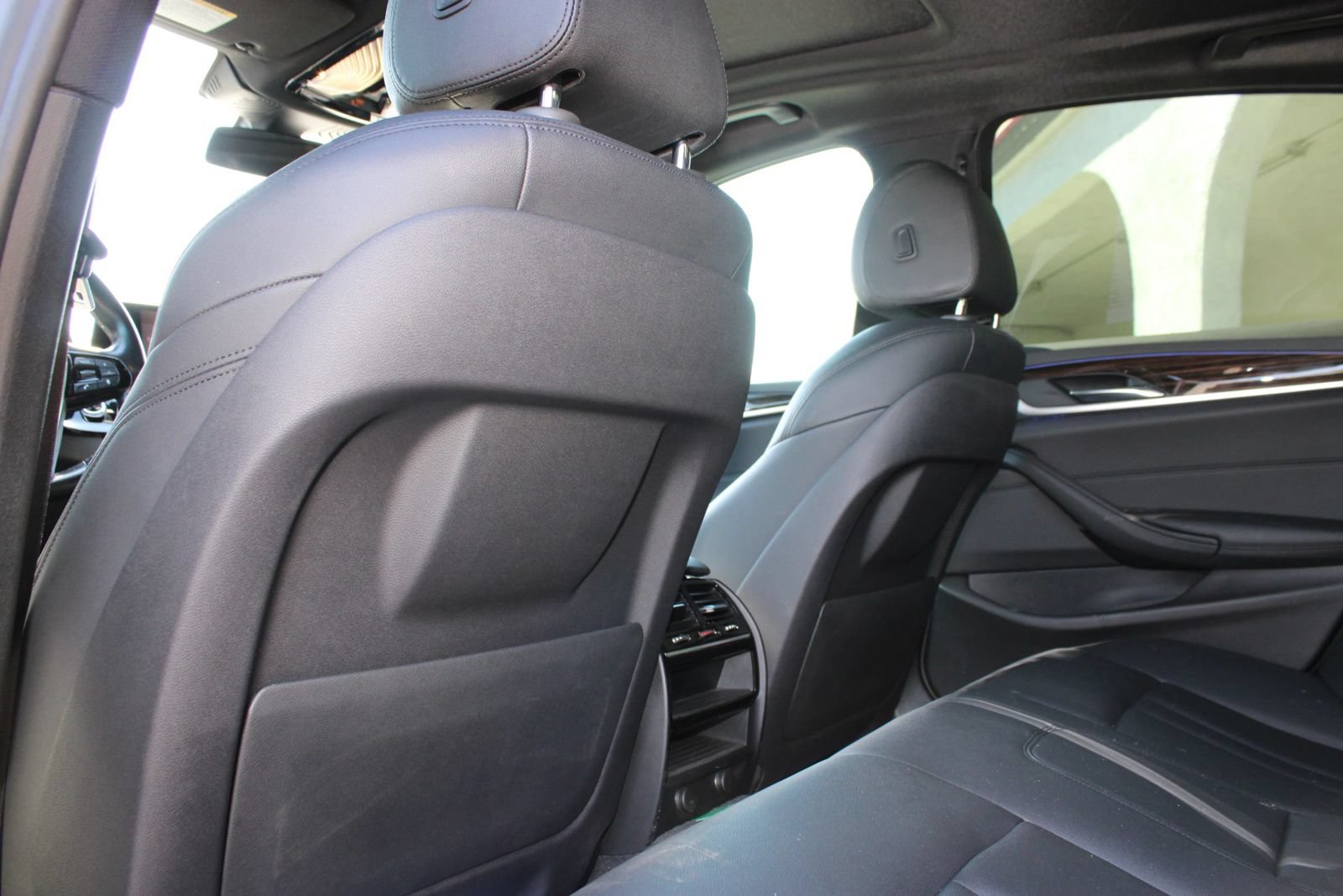 Used 2019 BMW 530e w/ Premium Package RWD image 10