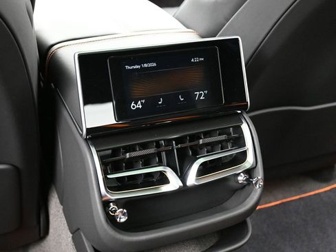 Used 2025 Bentley Flying Spur Plug-In Hybrid image 28