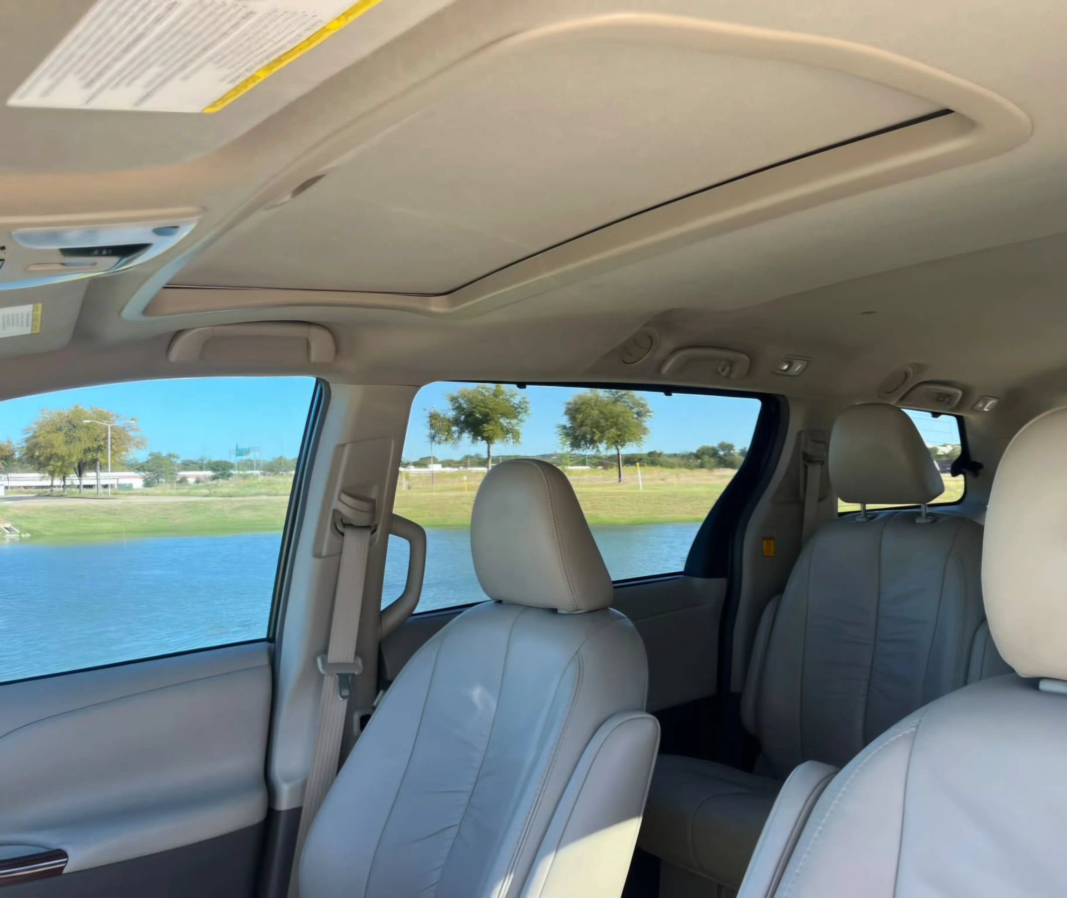 Used 2011 Toyota Sienna XLE w/ XLE Navigation Pkg FWD image 33