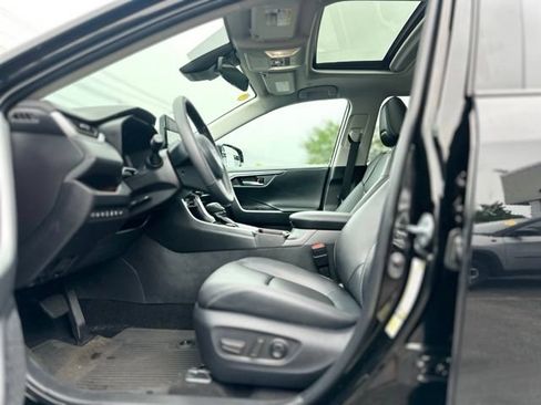 Used 2025 Toyota RAV4 Limited w/ Advanced Technology Package AWD/4WD image 11