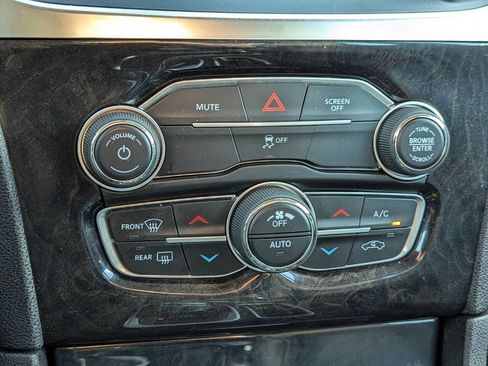 Used 2020 Chrysler 300 Limited image 20