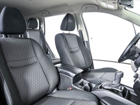 Used 2020 Nissan Rogue SV FWD image 22