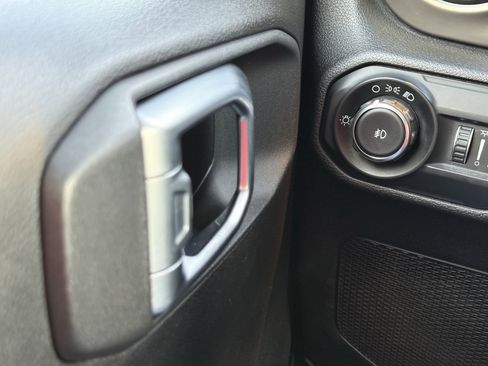 Used 2018 Jeep Wrangler Unlimited Sport image 22