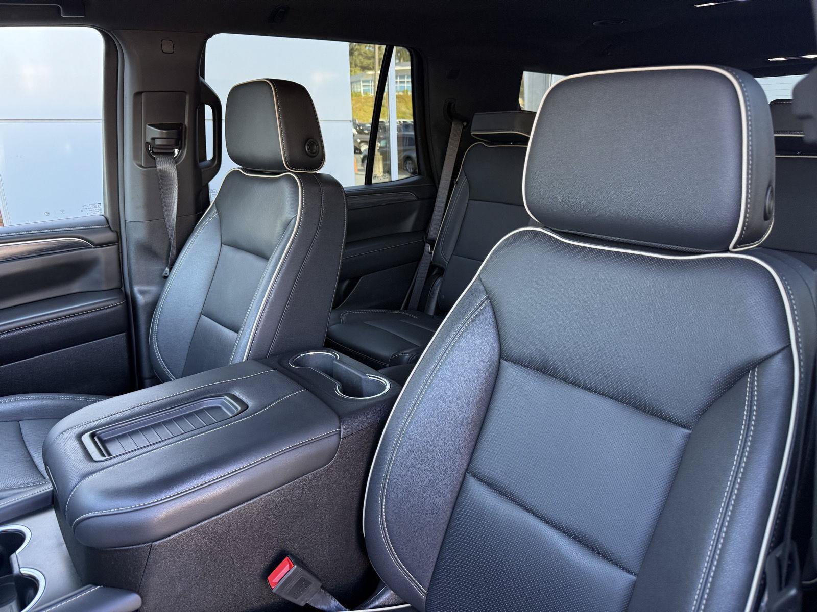 Used 2024 GMC Yukon SLT w/ SLT Luxury Package AWD/4WD image 13
